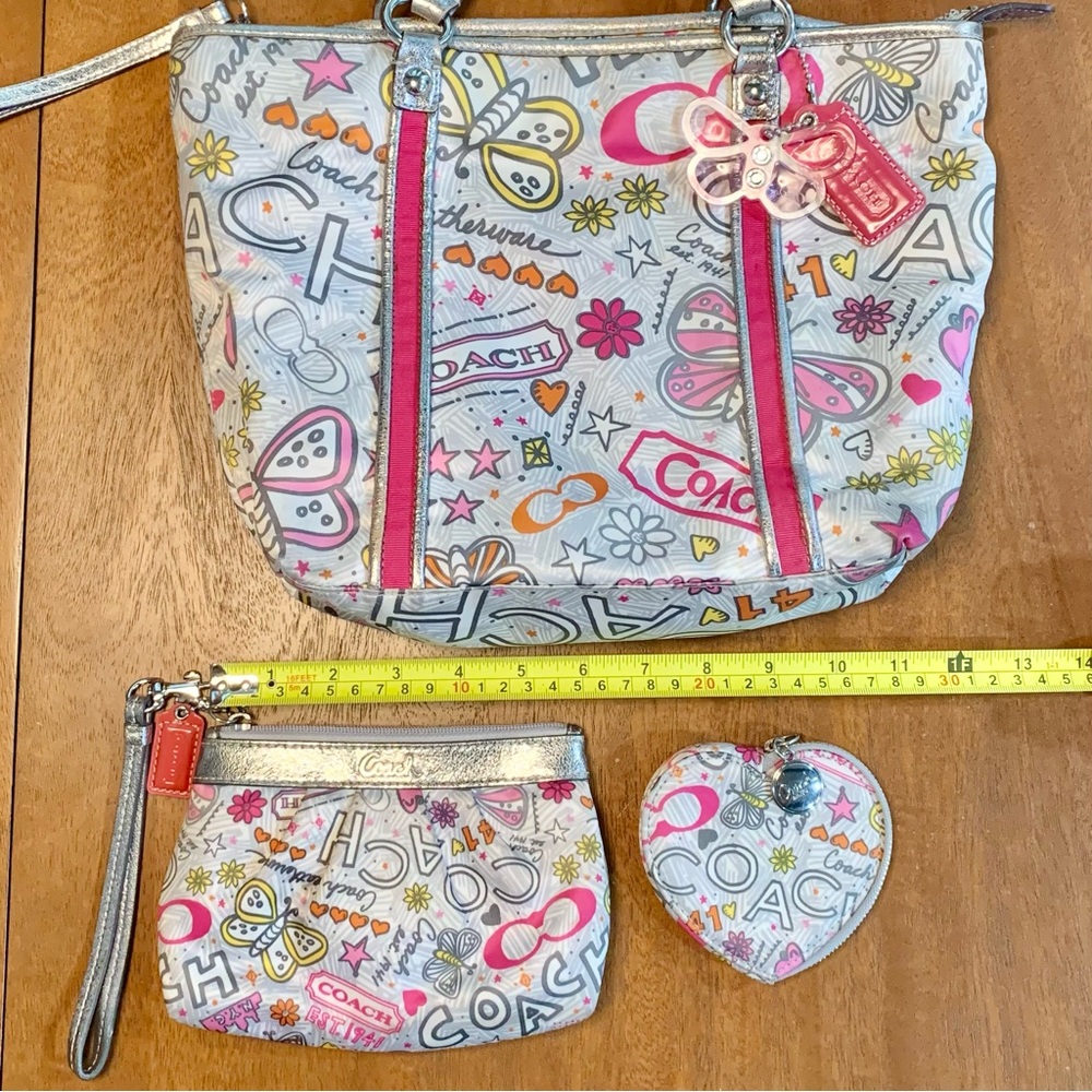 COACH Poppy Daisy Bandana Butterfly Graffiti Tote + Heart coin purse + Wristlet - Picture 4 of 14